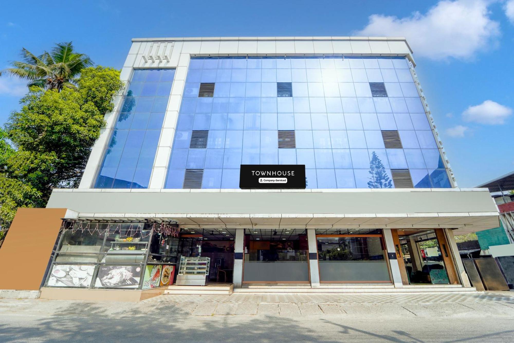 Super Townhouse City Center Ernakulam Kochi Exterior photo