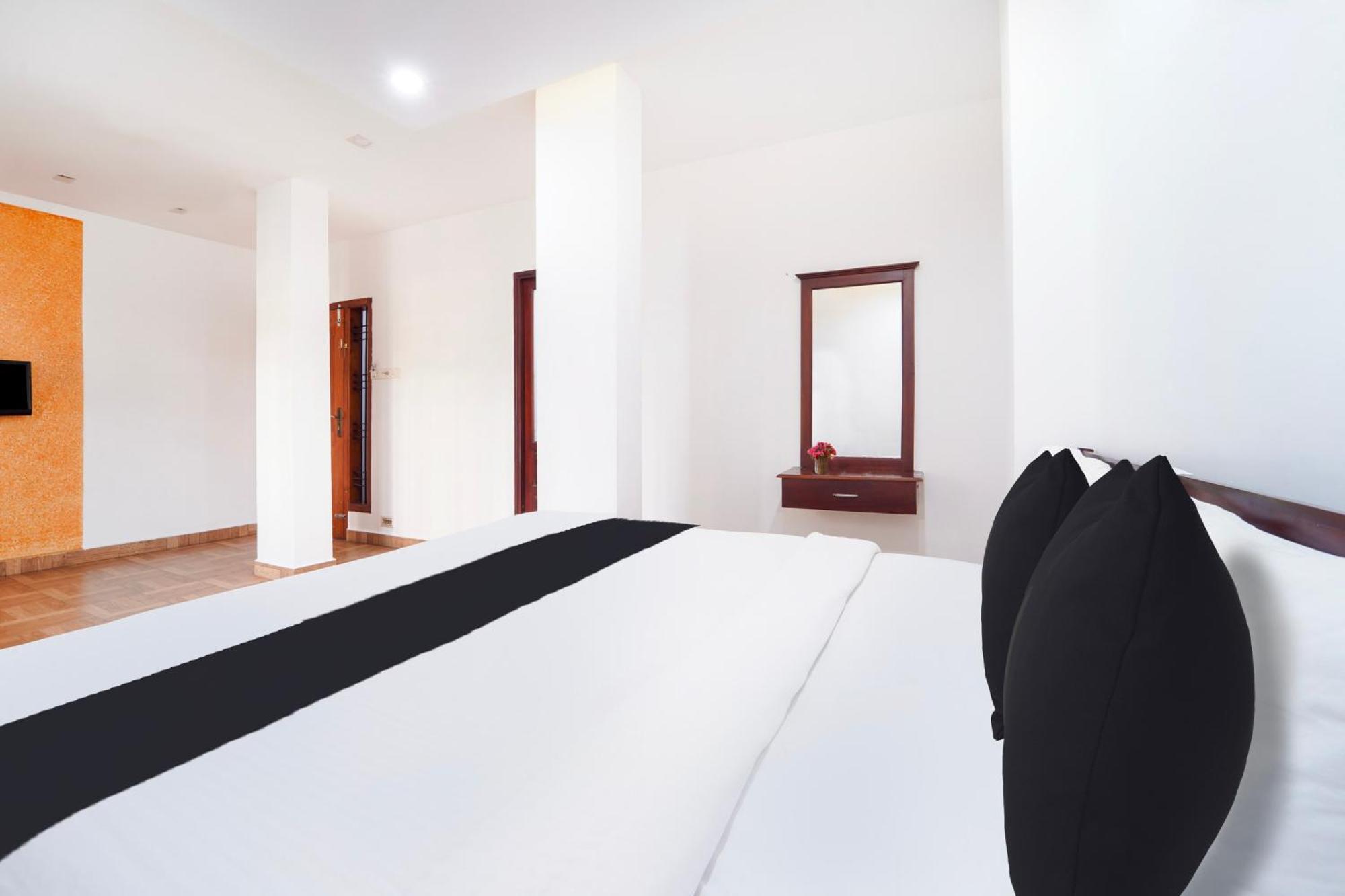 Super Townhouse City Center Ernakulam Kochi Exterior photo