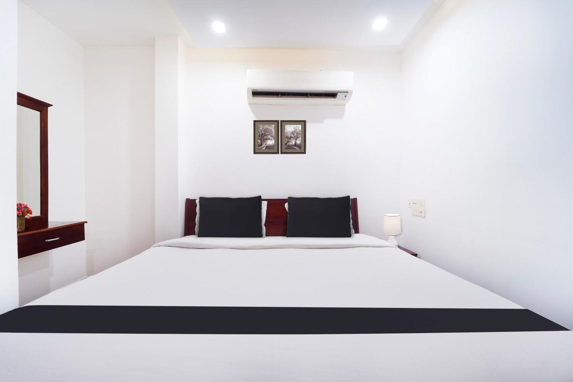 Super Townhouse City Center Ernakulam Kochi Exterior photo