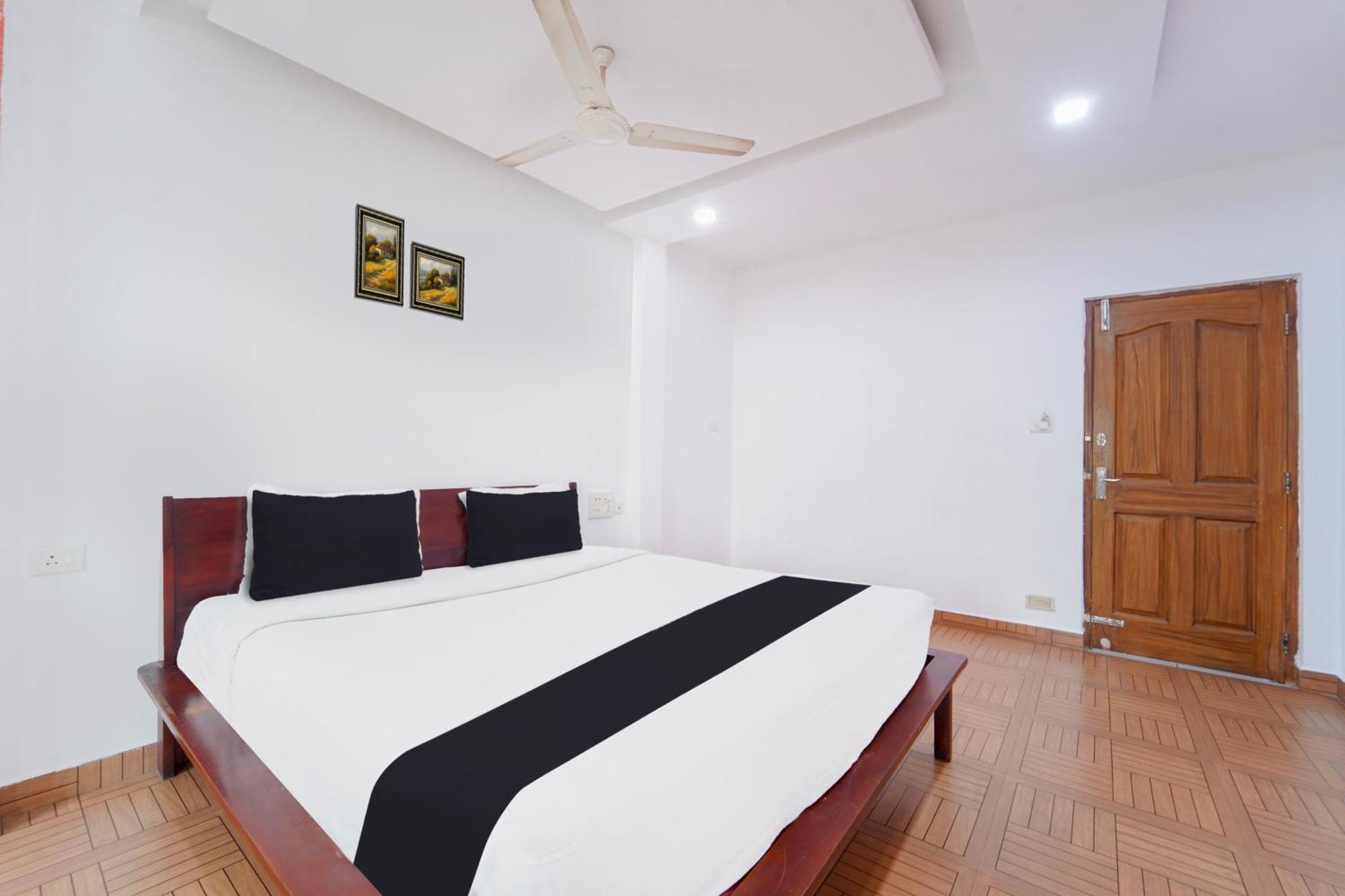 Super Townhouse City Center Ernakulam Kochi Exterior photo