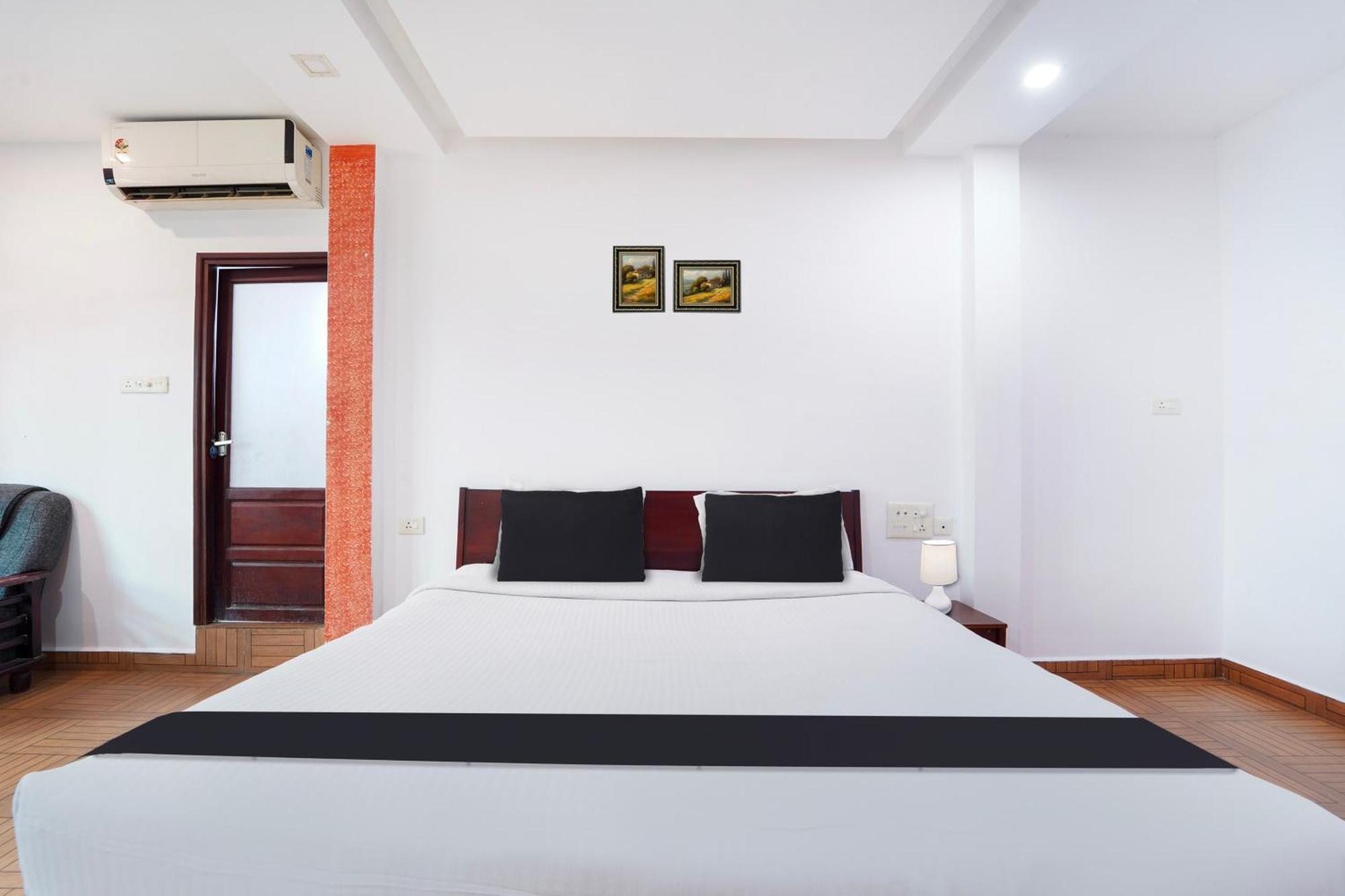 Super Townhouse City Center Ernakulam Kochi Exterior photo