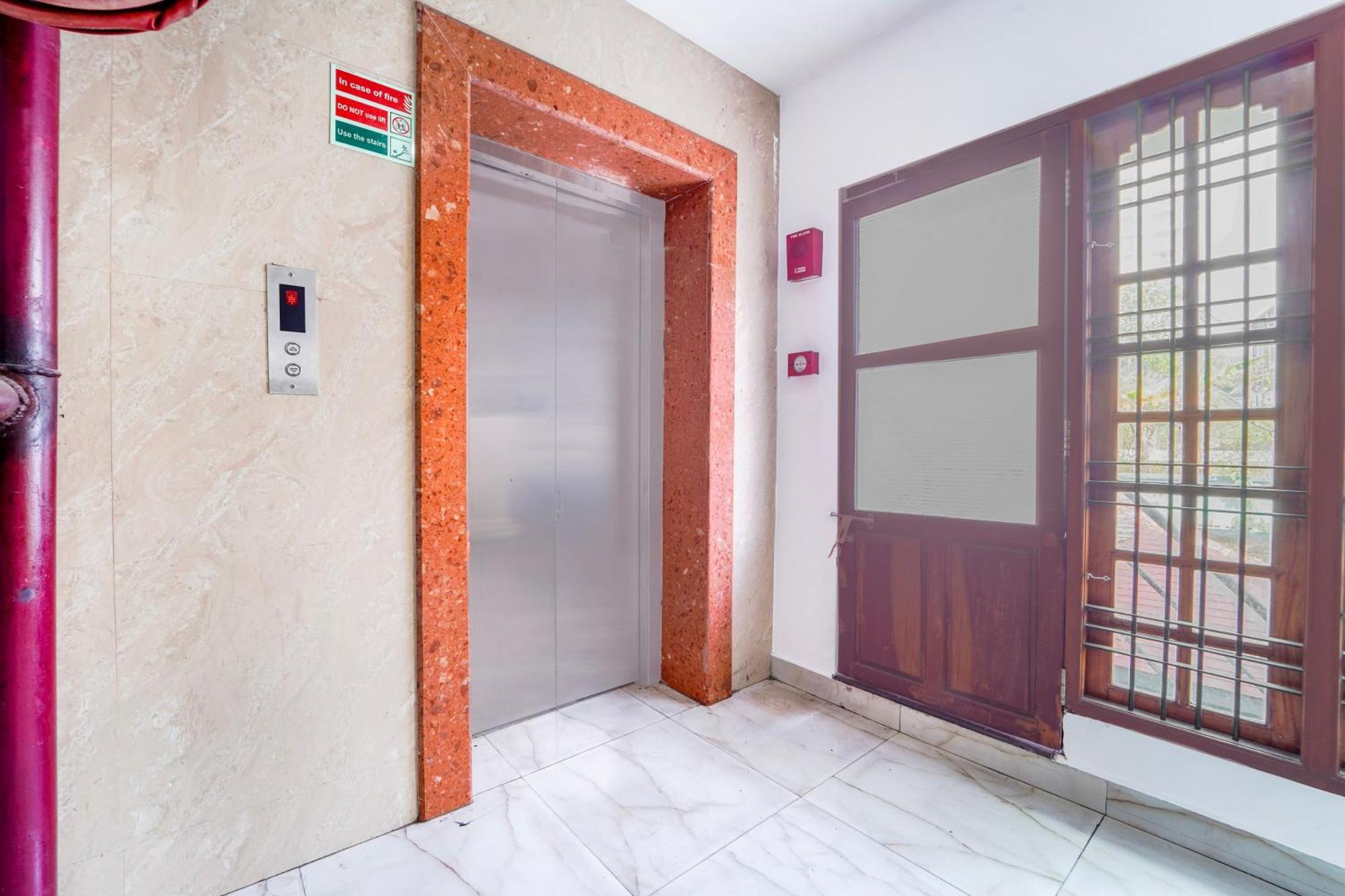 Super Townhouse City Center Ernakulam Kochi Exterior photo
