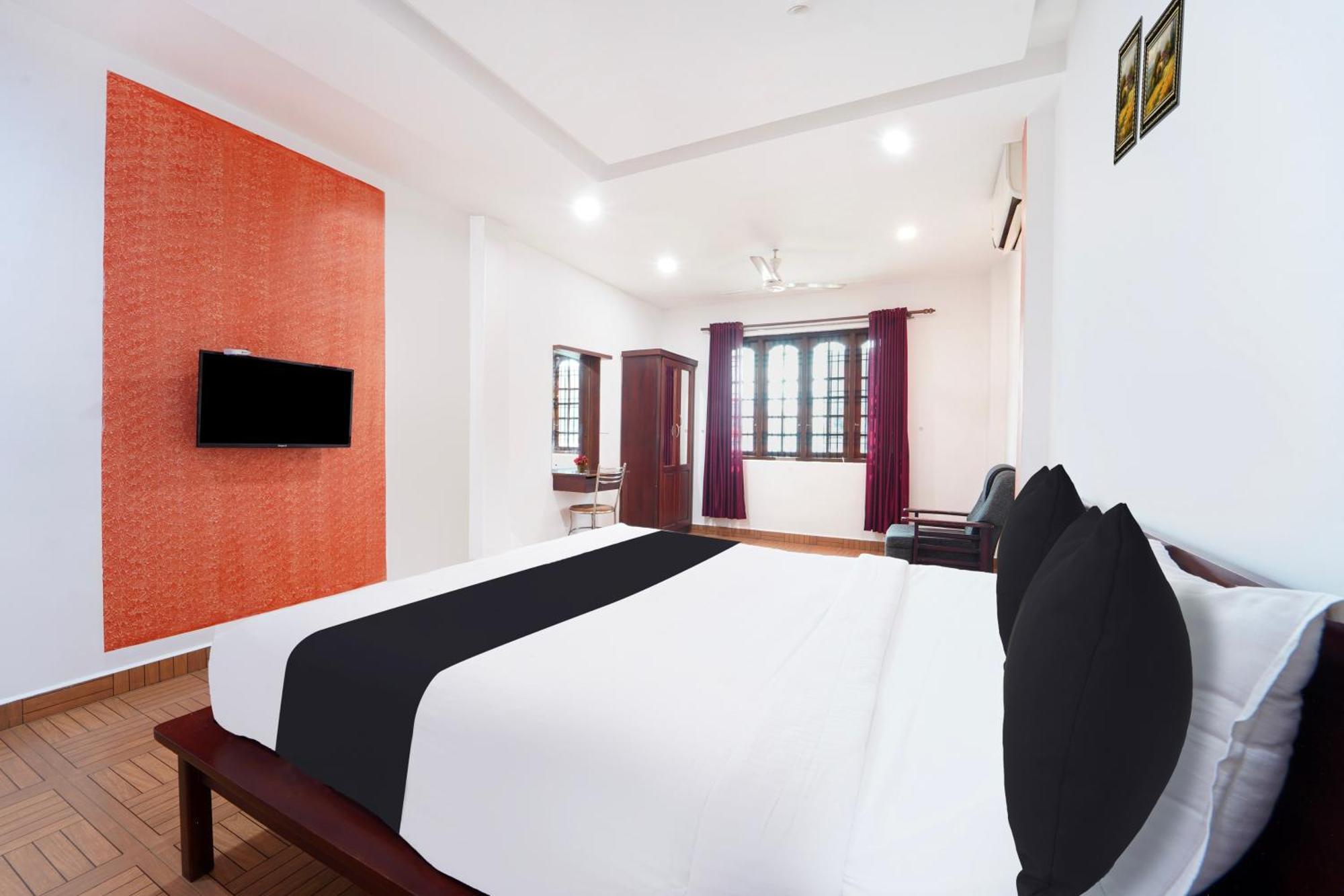 Super Townhouse City Center Ernakulam Kochi Exterior photo