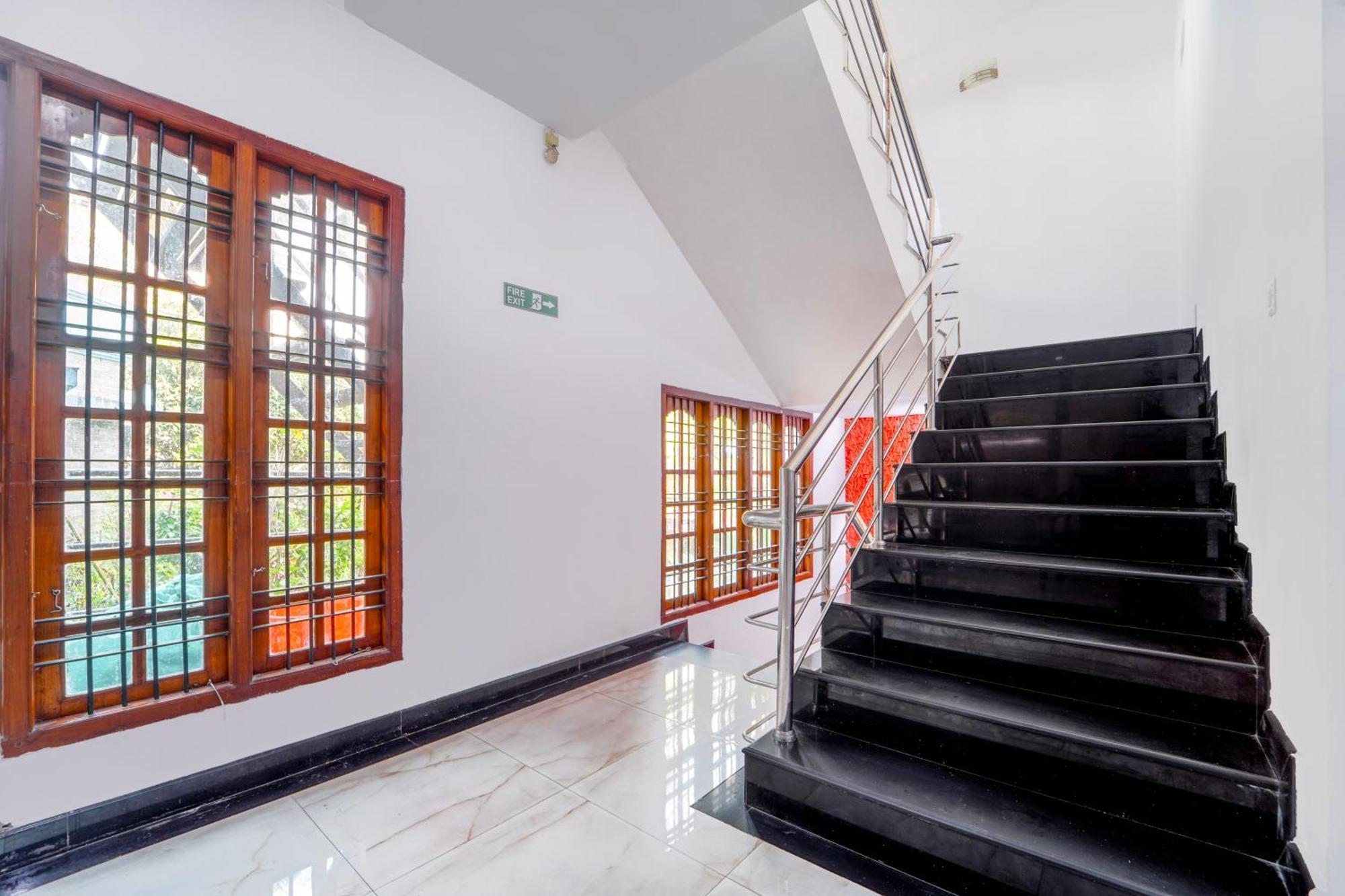 Super Townhouse City Center Ernakulam Kochi Exterior photo