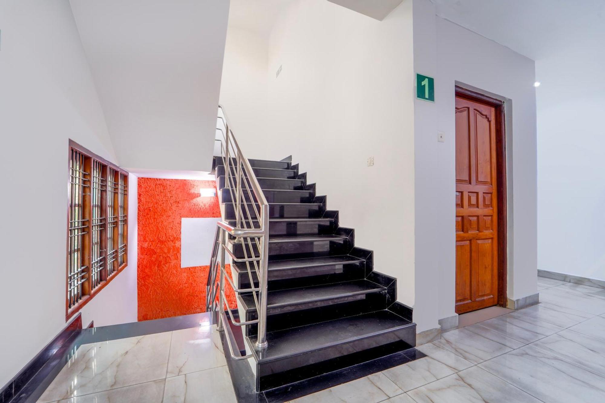 Super Townhouse City Center Ernakulam Kochi Exterior photo