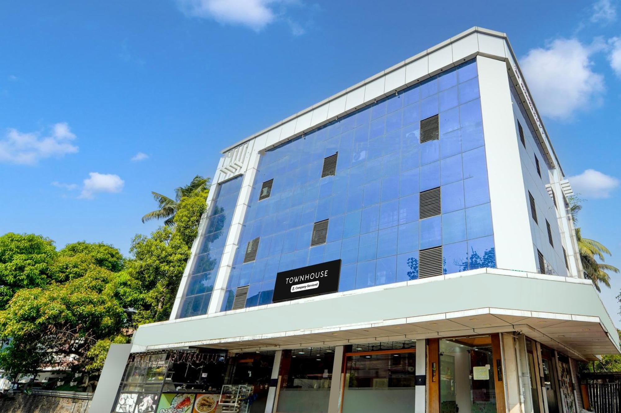 Super Townhouse City Center Ernakulam Kochi Exterior photo